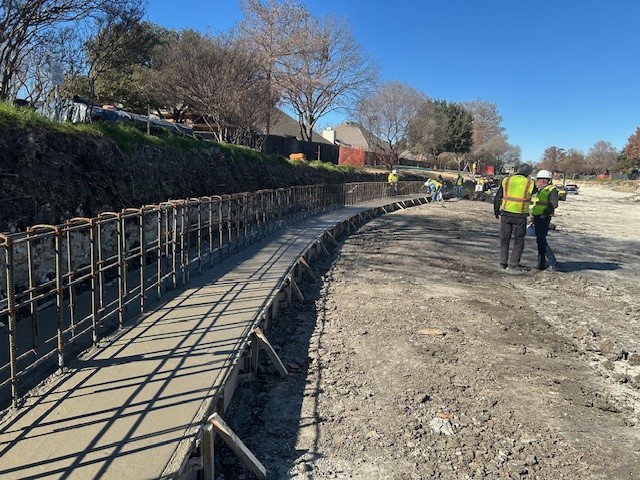 Les Lacs pond edge construciton January 25.jpg