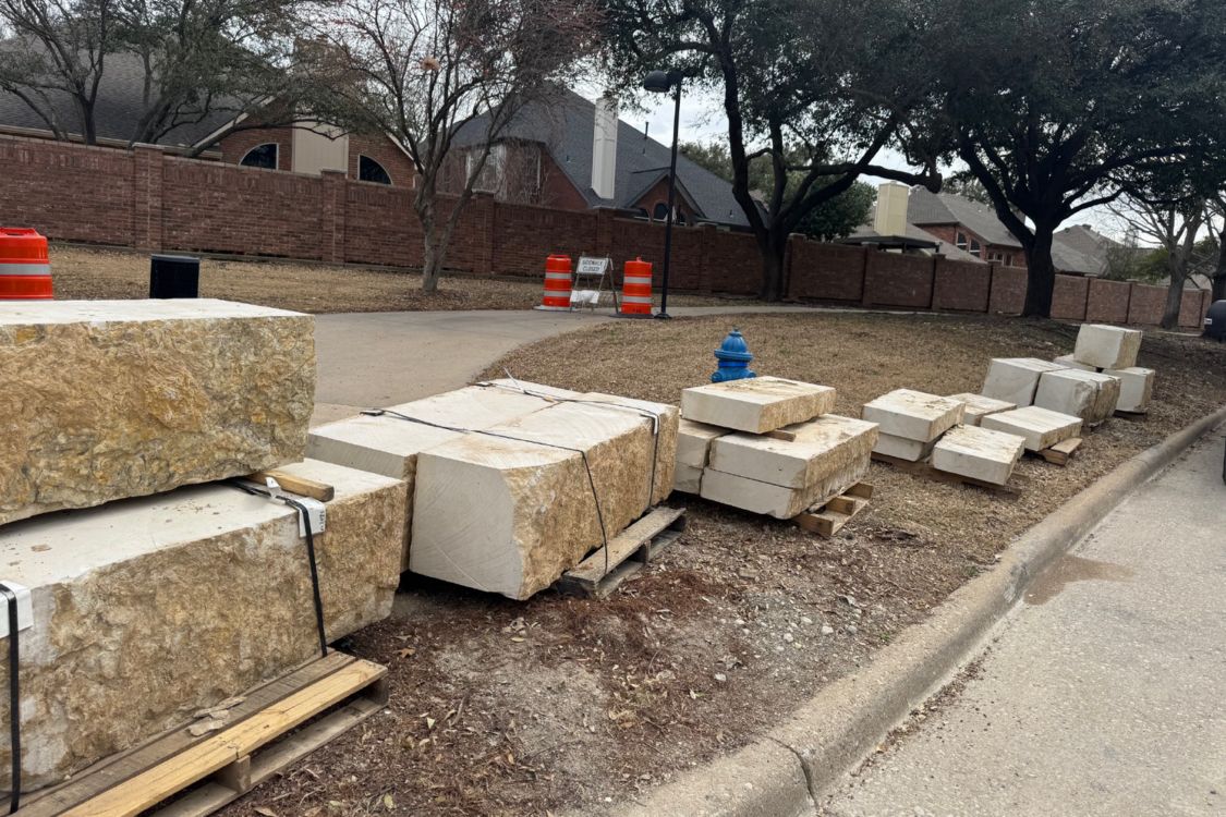 Les Lacs Rocks Delivery.jpg