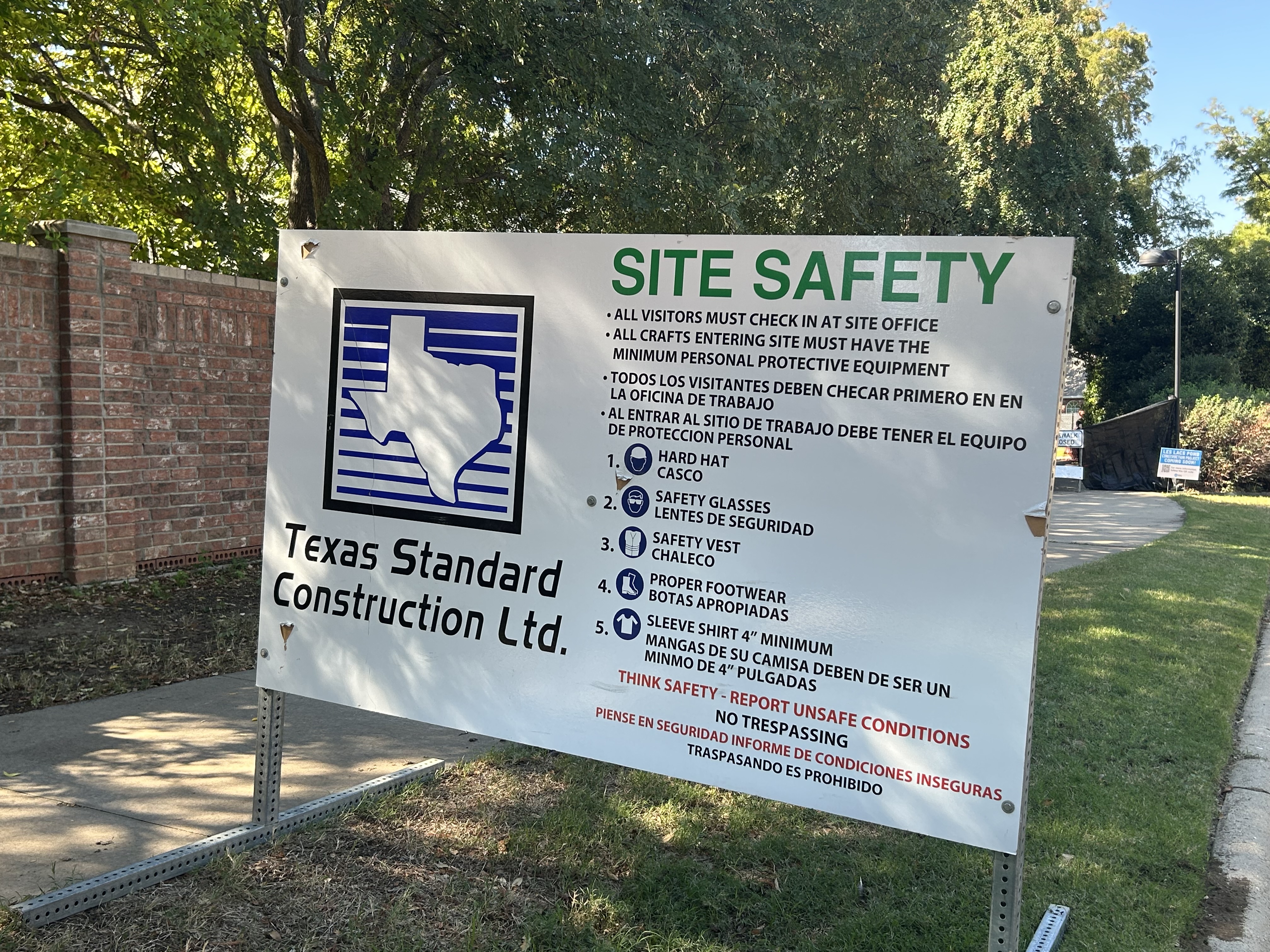 les-lacs-project-sign.jpg